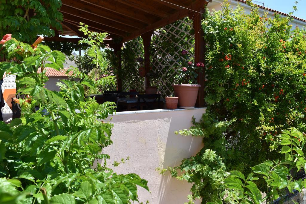 Krinelos Rooms Skala Eresou Exterior photo